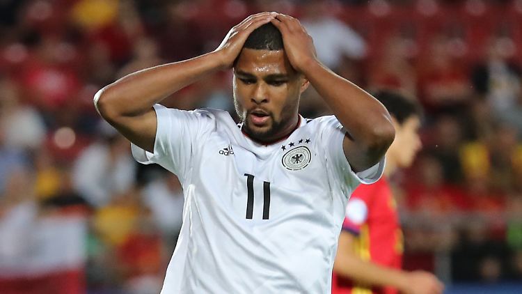 Doch kein Platz im Bayern-Kader? Coach Carlo Ancelotti hält sich zur Zukunft von Serge Gnabry sehr bedeckt.