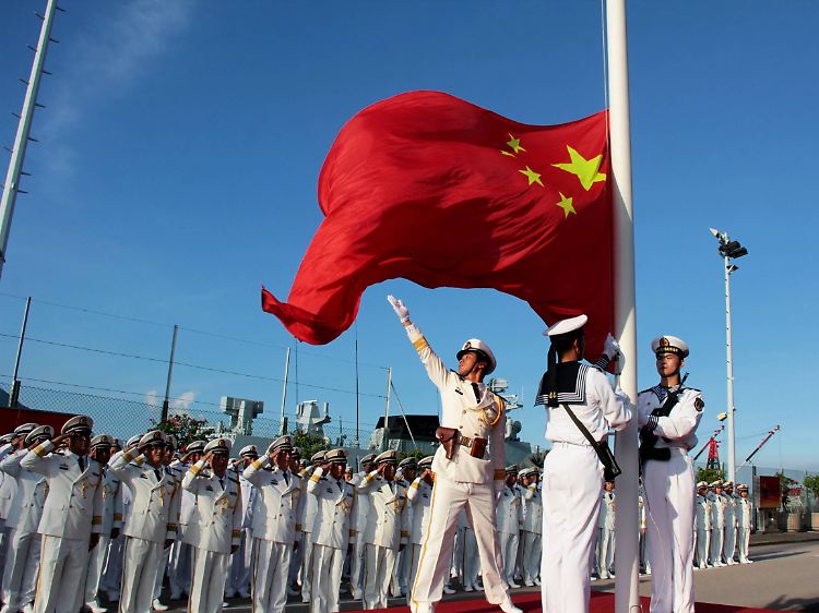 Flaggenzeremonie mit militärischem Pomp: China feiert den 20. Jahrestag der Rückgabe der früheren britischen Kronkolonie Hongkong.