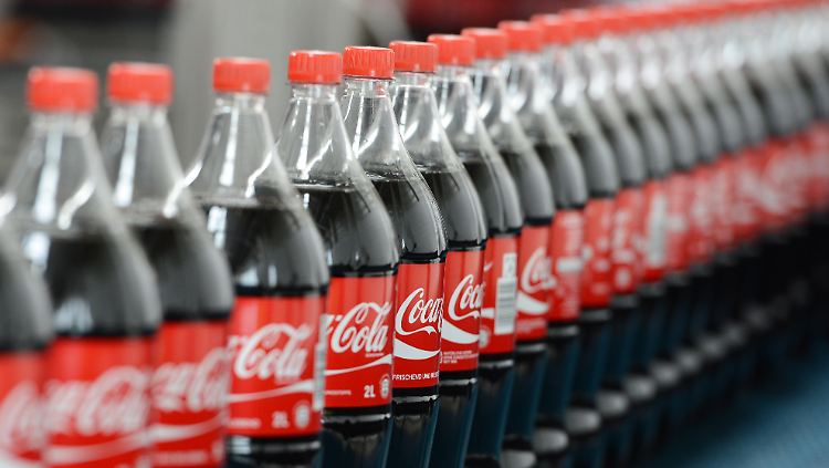 Coca-Cola steht unter Druck: Die Weltgesundheitsorganisation WHO fordert eine 20-prozentige Steuer auf zuckerhaltige Lebensmittel.