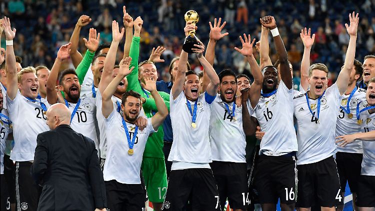Mit dem Triumph im Confed Cup vergoldete Joachim Löws Experimental-Elf den DFB-Sommer endgültig.