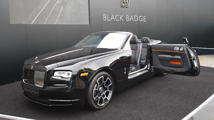 Für eine junge Kundshaft hat Rolls Royce die dunkle Seite herausgekehrt.