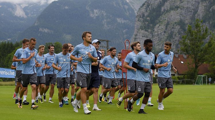 Die Mannschaft weilt zurzeit im Trainingslager - aber in München gehen die Planungen weiter.
