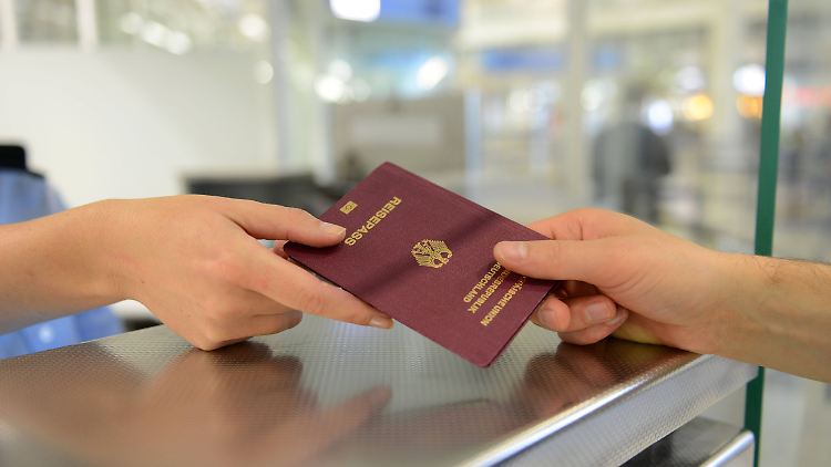 Mit ein paar Tagen Vorlauf kann man sich auch den "richtigen" Reisepass im Expressverfahren sichern.