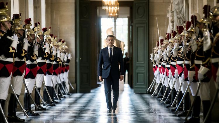 Für seine Rede hat sich Macron mit Schloss Versaille einen der symbolträchigsten Orte Frankreichs ausgesucht.