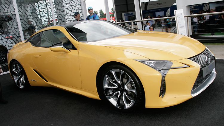 In Goodwood ist der Lexus LC 500h im Rahmen der Sonderschau "First Glance" zu sehen