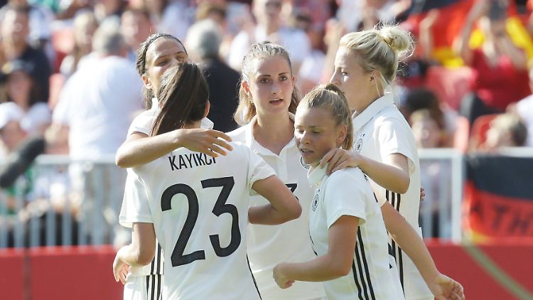 Trotz Abschlussschwäche schlage die DFB-Damen Brasilien.