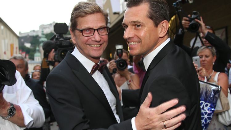 Guido Westerwelle (l.) und Michael Mronz im August 2015 in Salzburg.