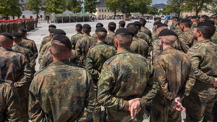In der Zeit vom 5. bis zum 9. Juli dürfen Soldaten in Hamburg nur in Zivil auf die Straße gehen.