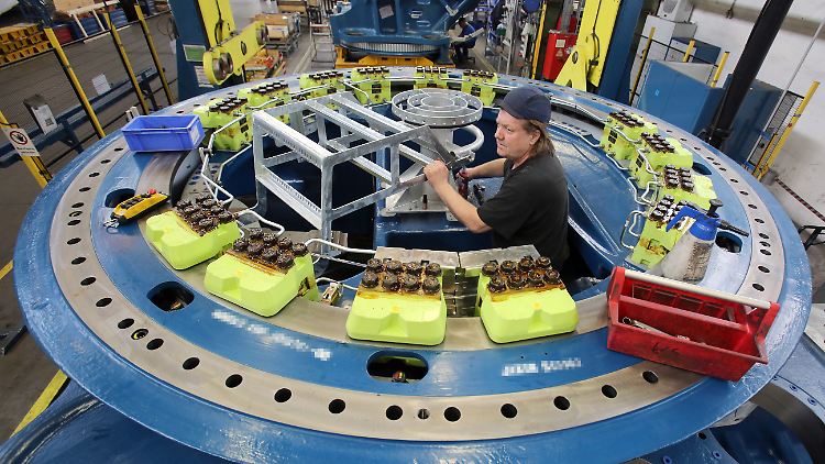 Arbeit an einem Maschinenträger bei Nordex in Rostock.
