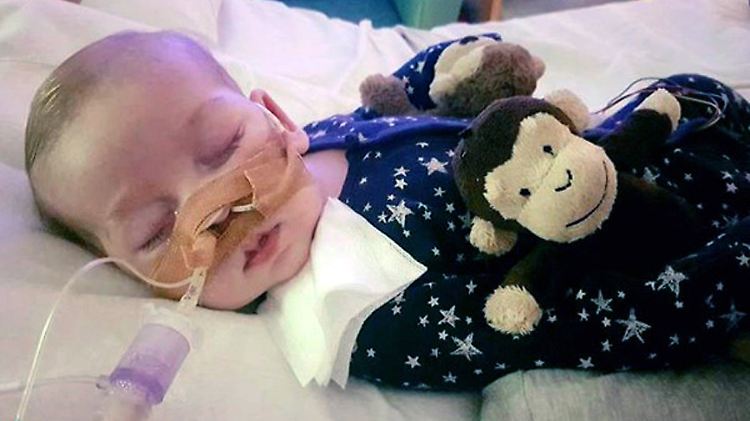 Die Eltern von Charlie Gard wollen ihr todkrankes Kind nach Italien bringen.