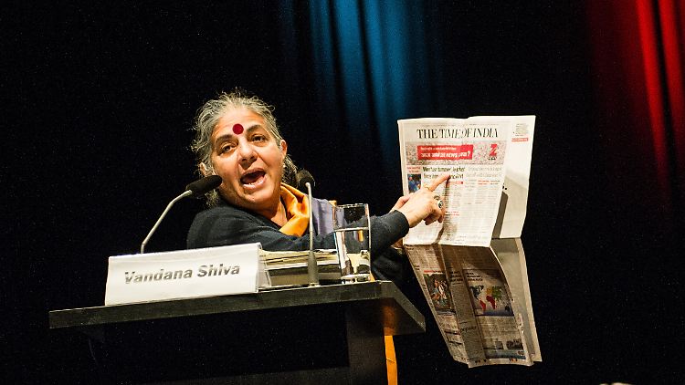 Vandana Shiva ist eine profilierte Globalisierungskritikerin aus Indien. Bereits 1993 erhielt sie den Right Livelihood Award - den Alternativen Nobelpreis.