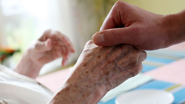 2000 Beschäftigte aus dem Gesundheitswesen haben an einer Umfrage für den Gesundheitsatlas 2017 teilgenommen.