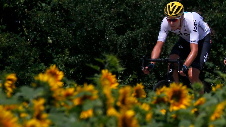 Erst in gelber Landschaft - dann im gelben Trikot: Christopher Froome.