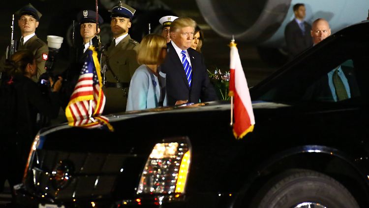 Am Abend ist Trump in Warschau gelandet.