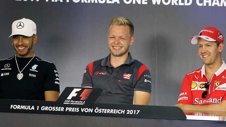 Kevin Magnussen als Puffer hätte es gar nicht gebraucht: Lewis Hamilton und Sebastian Vettel sind nett zueinander.