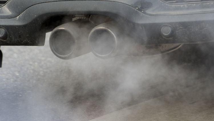 Der Abschied vom Verbrennungsmotor sei ein "schweres Ziel", meint Umweltminister Hulot.