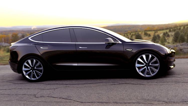Für Teslas Model 3 gibt es 374.000 Vorbestellungen.