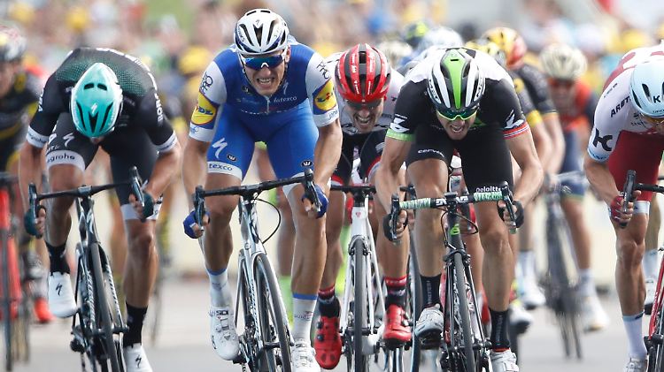 Vorneweg ins Ziel: Marcel Kittel - das ist der Mann im blauen Trikot.