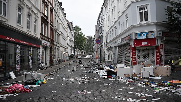 Während Hamburg erneut eine Krawallnacht erlebt, wird hinter den Kulissen an Formulierungen gefeilt.