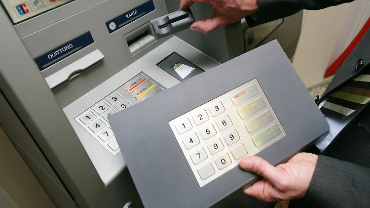 Wer als Verbraucher Opfer von "Skimming" geworden ist, muss meist keinen finanziellen Nachteil fürchten.