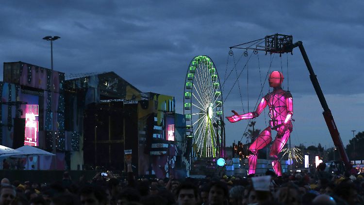 Nach dem tragischen Unfall ging das "Mad Cool"-Festival weiter. Eine Stellungnahme erfolgte vier Stunden später.