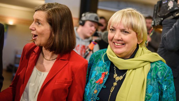 Die Grünen - hier Katrin Göring-Eckardt und Claudia Roth - sind die einzige Partei im Bundestag mit mehr weiblichen als männlichen Abgeordneten.