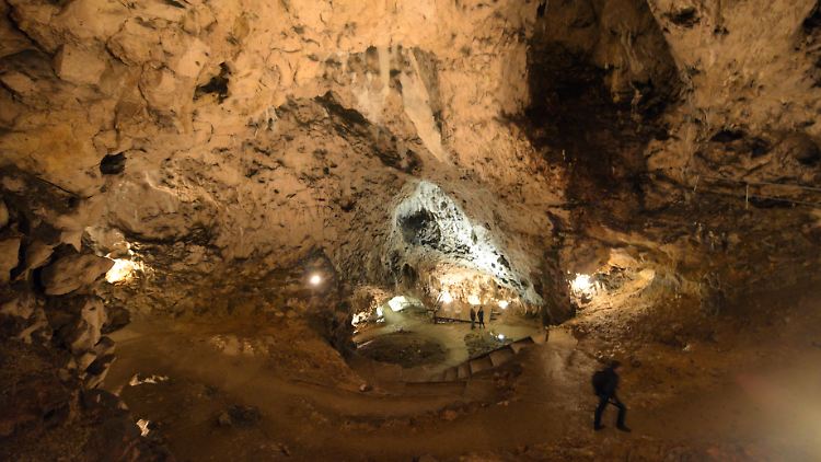 "Hohle Fels" heißt eine der Höhlen, in der bei archäologischen Grabungen erste Spuren von Kunst und Musik der Menschheit gefunden worden sind. 