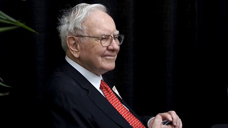 Buffett verfügt mit seiner Firma Berkshire Hathaway über ein Investitionsvermögen von rund 100 Milliarden Euro.