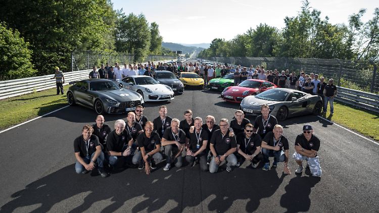 Die Instruktoren (vorn) sind die wichtigste Beigabe beim Perfektionstraining auf der Nordschleife.