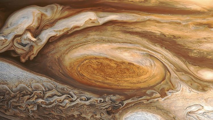 Malerisch: Der "Große Rote Fleck" in einem von Björn Jonsson aufbereiteten Foto der Voyager 1 von 1979.