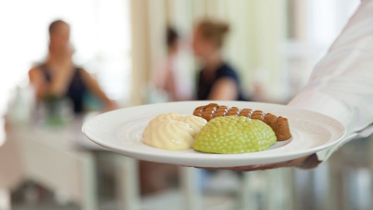 Braten, Erbsen und Kartoffeln in Püreeform sollen den Appetit bei Senioren zurückbringen. 