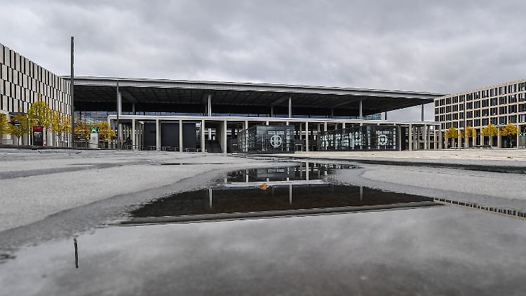 Das Terminalgebäude des BER - irgendwann sollen dort Passagiere abgefertigt werden.