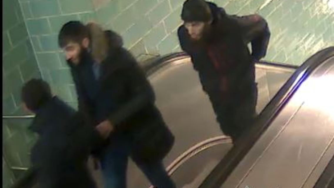 Die Polizei sucht diese drei Männer.
