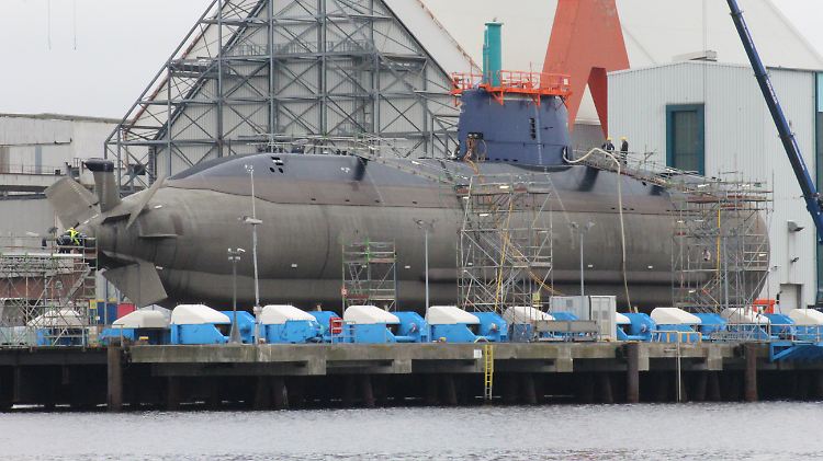 Ein U-Boot der Dolphin-Klasse wird in Kiel auf die Übergabe an Israel vorbereitet.
