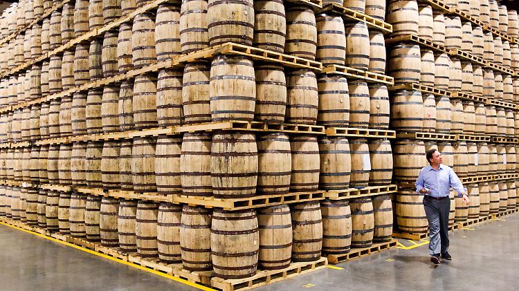Sollten die USA Strafzölle auf Stahl aus der EU verhängen, dürfte das auch die US-Whiskey-Industrie zu spüren bekommen.
