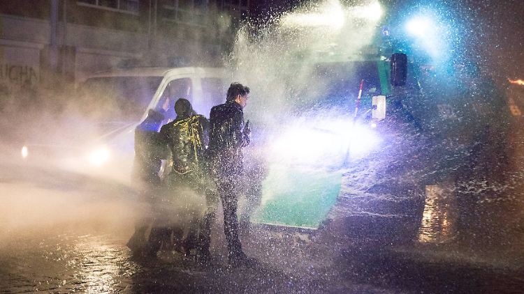 Gewaltbereite Randalierer zogen rund um den G20-Gipfel durch Hamburg und hinterließen eine Spur der Verwüstung. 