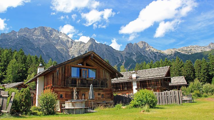 Vom Hotel aus hat man eine gute Aussicht auf die Berge.