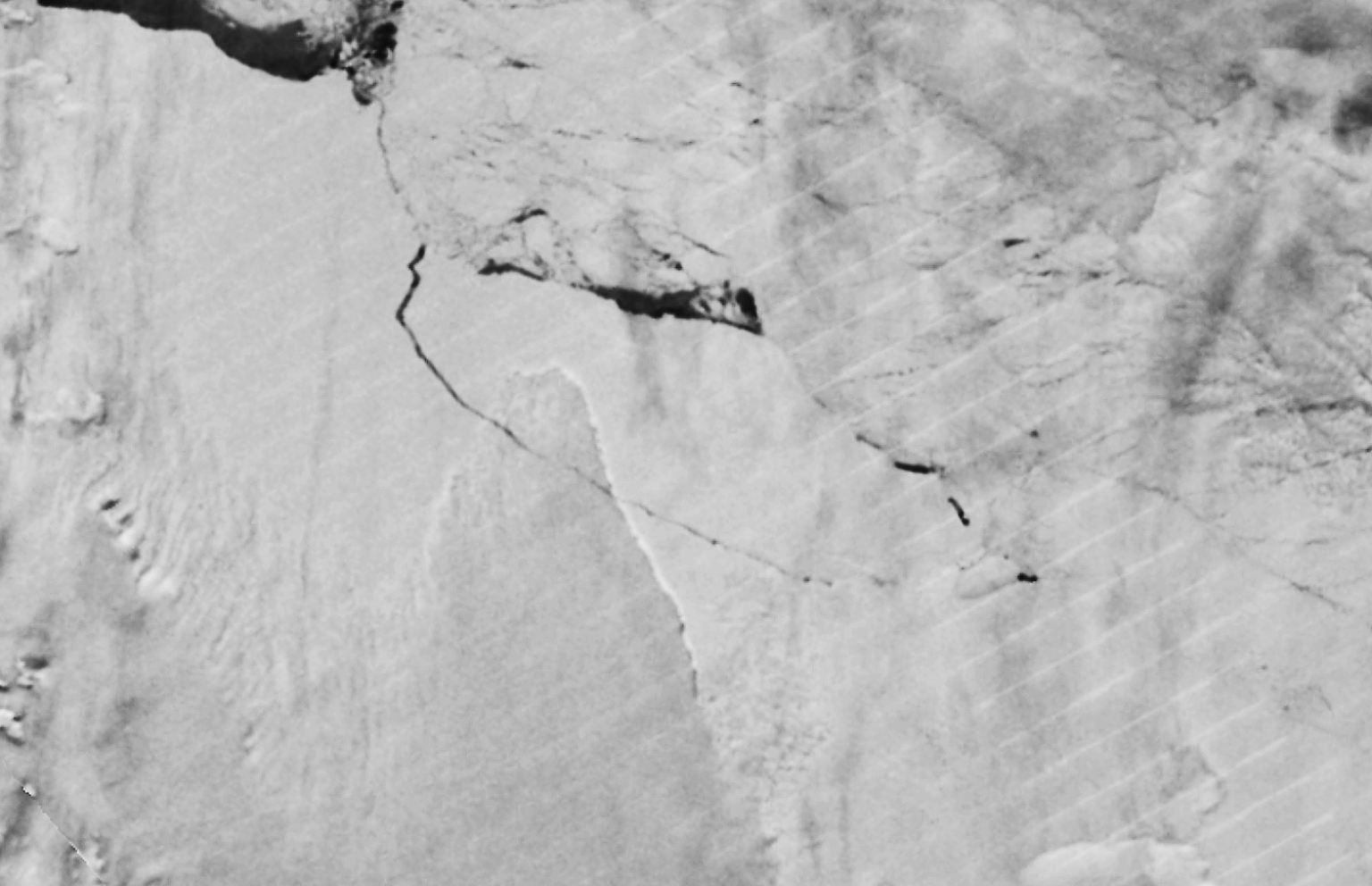 Der riesige Eisberg, der sich jetzt, im Juli 2017, vom antarktischen Larsen-C-Schelfeis gelöst hat, ist ein ...