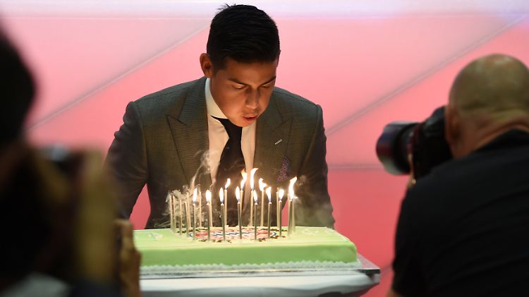 James feiert seinen 26. Geburtstag - das wohl größte Geschenk ist sein neuer Vertrag bei den Bayern.