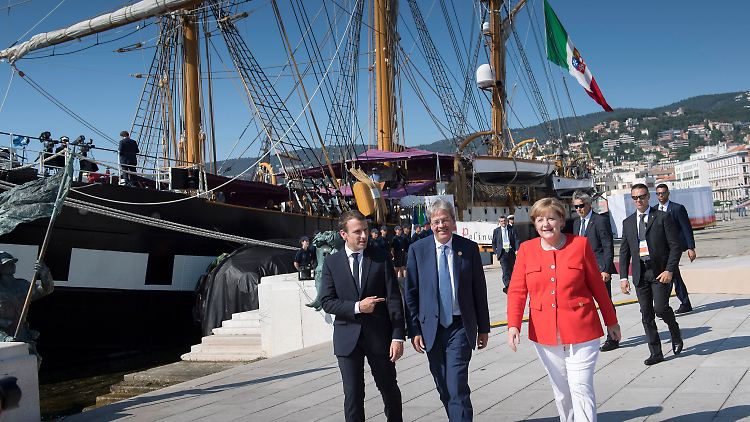Macron, Gentiloni und Merkel trafen sich vor malerischer Kulisse in Triest.