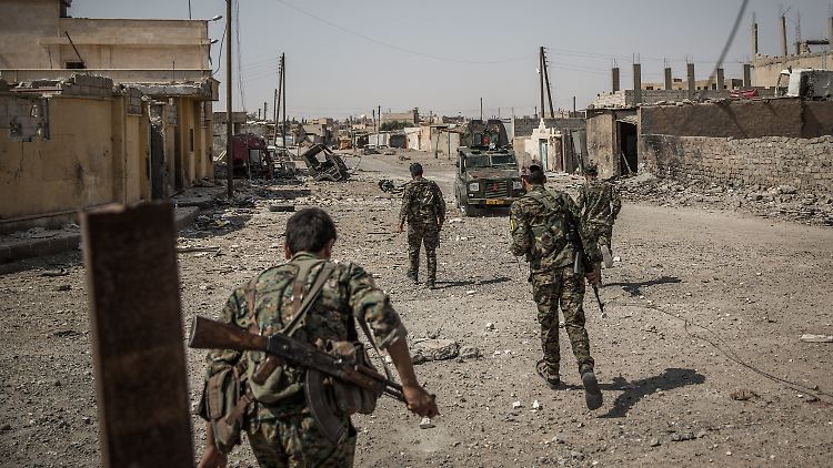 Die syrischen arabischen und kurdischen Rebellen sind tief in das Zentrum der einstigen IS-Hochburg Raqqa vorgedrungen. 