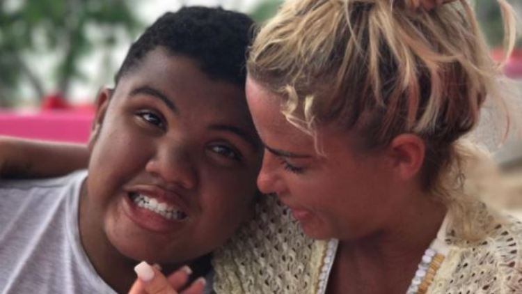 Harvey ist das Kind von Katie Price und dem Fußballer Dwight Yorke.