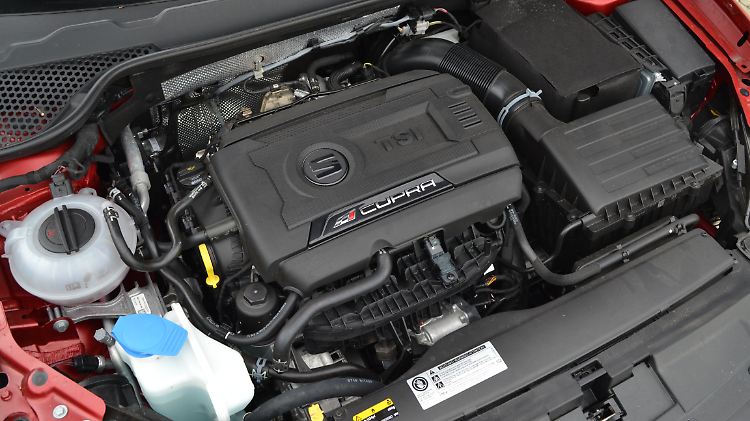 Aus dem 2.0-Liter-Vierzylinder schöpft der Cupra ST 300 PS und generiert ein maximales Drehmoment von 380 Newtonmeter.