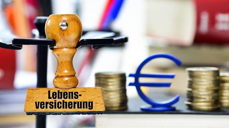 Die Reform der Lebensversicherung sorgt weiter für Streit - nun auch vor Gericht.