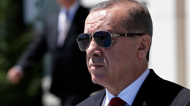 Präsident Erdogan geht weiter mit aller Härte gegen mutmaßliche Putschisten vor.