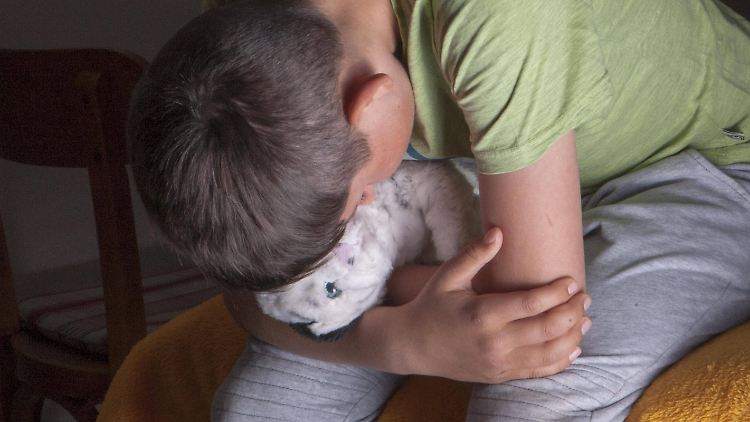 Auch wenn Gewalt in der Erziehung mittlerweile sozial geächtet ist - viele Kinder erfahren diese noch immer in der sensibelsten Phase ihres Lebens.