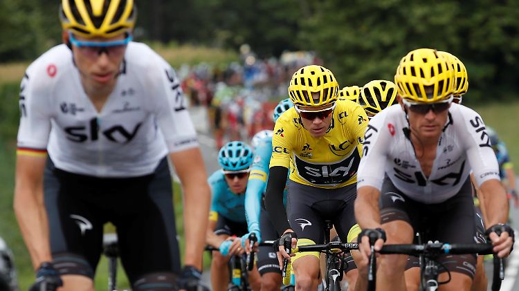 Christopher Froome leidet auf der 12. Etappe und verliert die Gesamtführung.