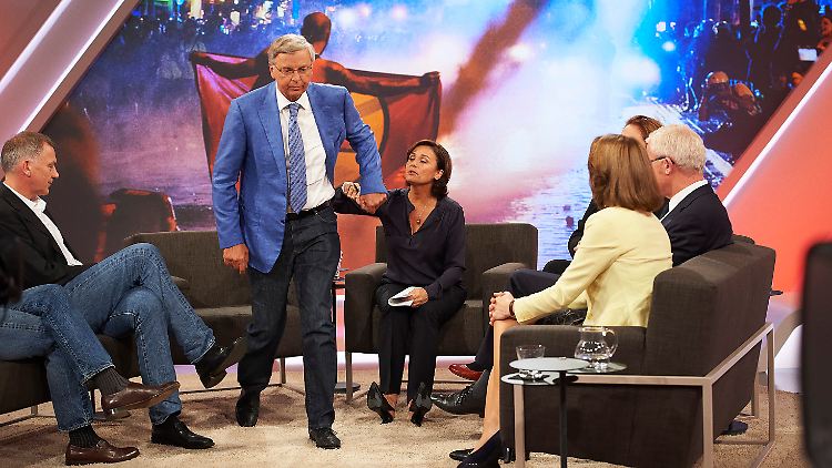 Der Moment, in dem es Wolfgang Bosbach zu bunt wird: Der CDU-Politiker verlässt die Maischberger-Runde.