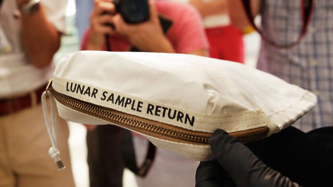 Diese kleine Tasche ist Millionen wert.