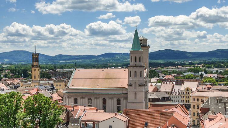 Blick vom Johanneum in Richtung Johanniskirche und Rathaus: Zittau hat Besuchern viel Geschichte zu bieten.